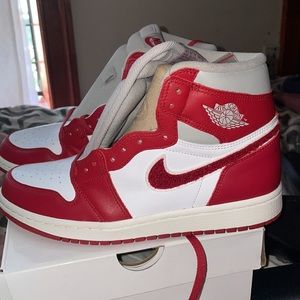 Air Jordan 1 Retro High OG Women's Shoes	

Size W 8.5 / M 7